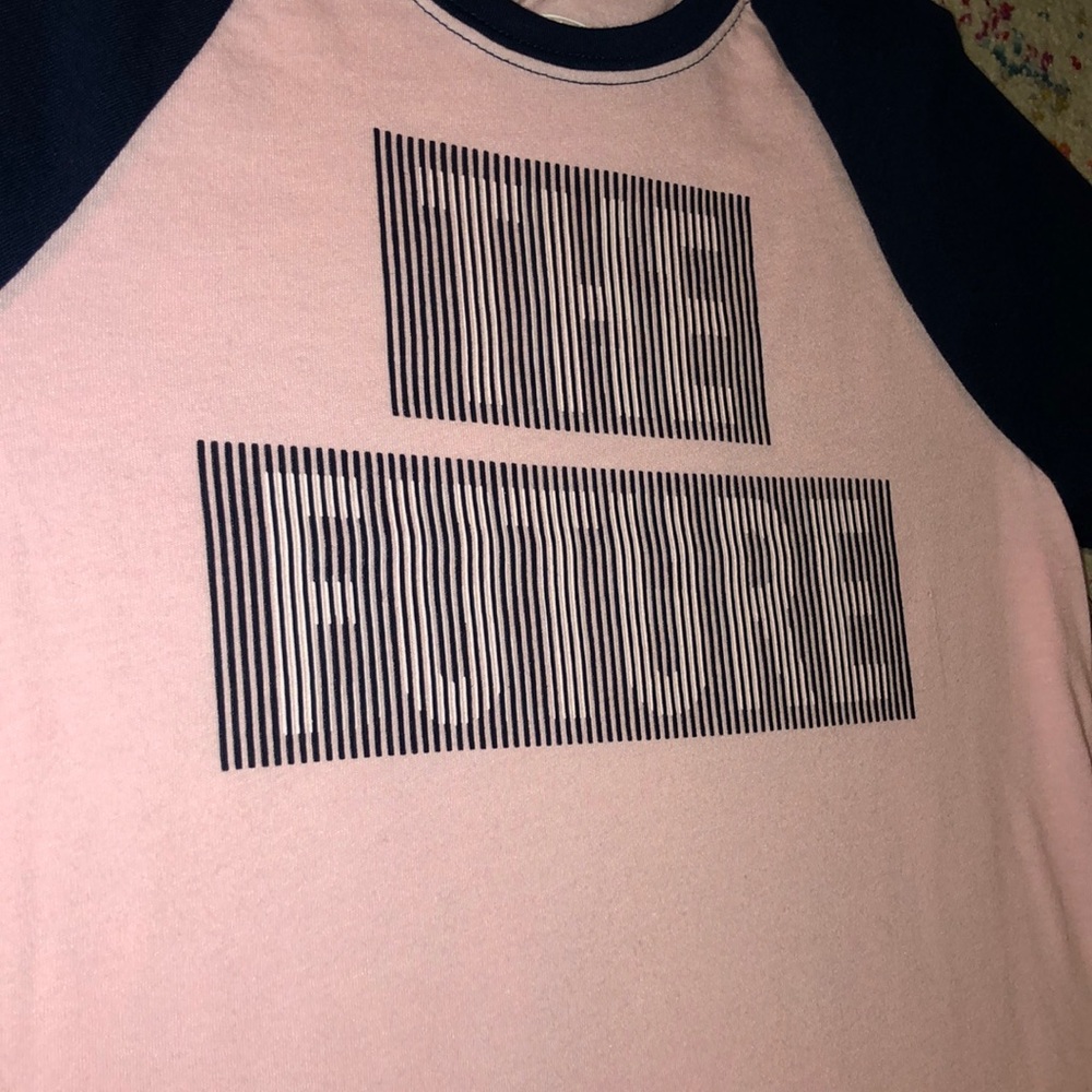 🧜🏼‍♀️3 for $15 item!🧜🏼‍♀️ hologram l/s tee - Picture 2 of 3